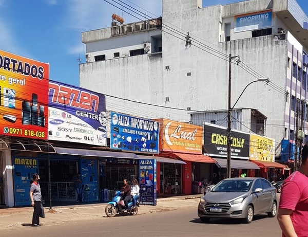 Escasa actividad comercial se registra en el sector turístico de compras - Radio Imperio
