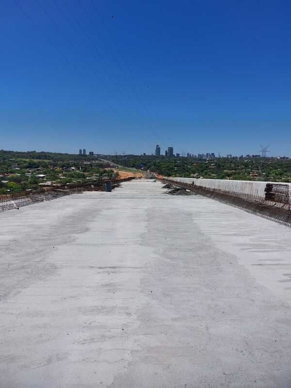 Camino de acceso al puente Héroes del Chaco llegó al 80% de avance - trece