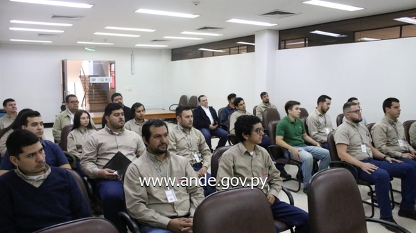 Capacitan a 17 Operadores de Estaciones y Subestaciones en CDE
