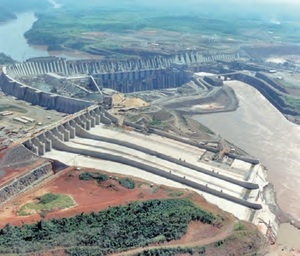 Un día como hoy fueron accionadas por primera vez las 14 compuertas de Itaipu
