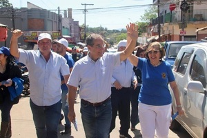 Martín Burt insta al presidente a destituir a Olmedo y Benítez