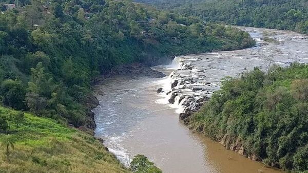 Sigue búsqueda de niño desaparecido en el río Acaray