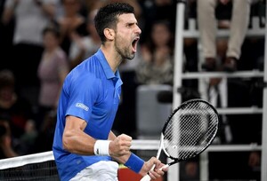 Diario HOY | Djokovic se lleva un partidazo ante Tsitsipas y es otra vez finalista en París-Bercy