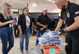 Pretendía viajar a Europa con más de 4 kilos de cocaína en su maleta | 1000 Noticias