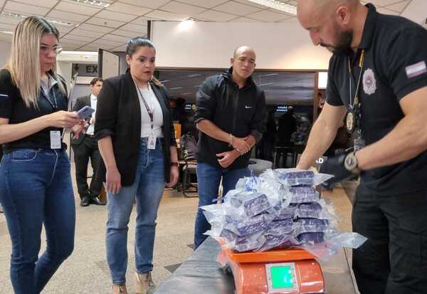 Pretendía viajar a Europa con más de 4 kilos de cocaína en su maleta | 1000 Noticias