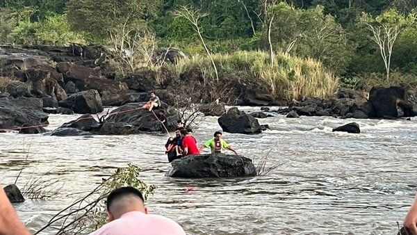 Hallan el cuerpo del niño que desapareció en el río Acaray