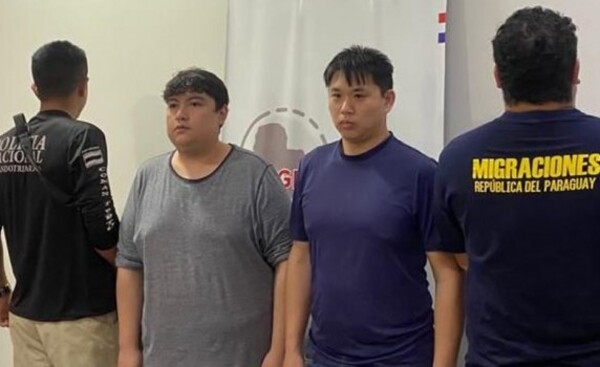 Expulsan a dos miembros de una red de extorsionadores