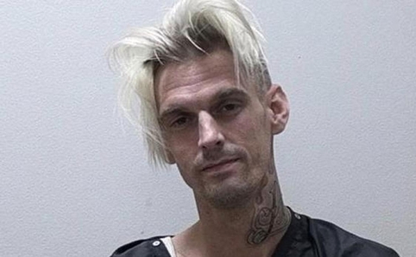 Encuentran muerto a cantante Aaron Carter