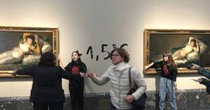La Nación / Ecologistas españolas se pegan a pinturas de Goya
