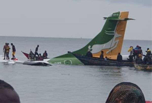 Se estrelló un avión con 43 personas debido al mal tiempo en un lago de Tanzania - Megacadena — Últimas Noticias de Paraguay