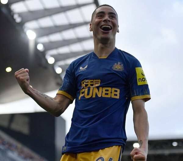 (VIDEO) ¡Otro golazo de Miguel Almirón en Inglaterra!