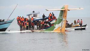 Avión de pasajeros se estrella en el Lago Victoria, en Tanzania: 19 muertos
