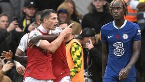 El Arsenal no va de farol y retoma la punta