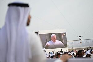 Francisco anima a jóvenes de Bahréin a «derribar algunas barreras» para mejorar el mundo