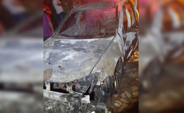 Auto se incendió tras cortocircuito en el equipo de sonido
