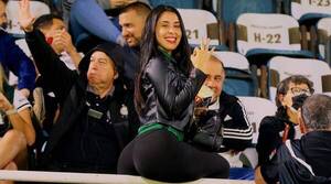 Crónica / ¡Dios mío! Le ponen la cruz a la Madrina del Olimpia en la iglesia de su pueblo