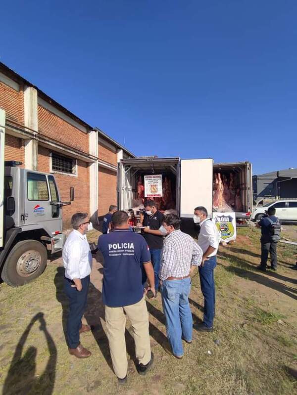 Imputan a cuatro personas tras incautación de 15 mil kilos de carne de contrabando | 1000 Noticias