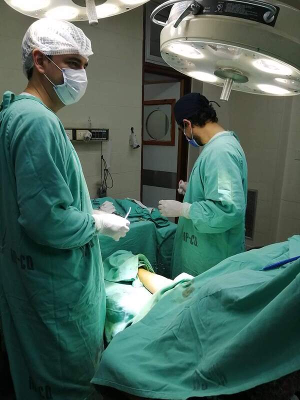 Cirujanos paraguayos se entrenan para realizar fístula arteriovenosa, en Argentina
