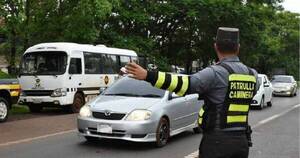 La Nación / Patrulla Caminera demoró 640 vehículos en rutas desde el inicio del Operativo Verano