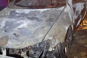 Conexión de equipo de sonido provocó incendio de automóvil