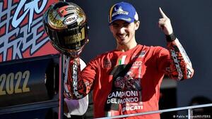 El italiano Francesco Bagnaia logra el título mundial de MotoGP en la "carrera más dura de su vida"