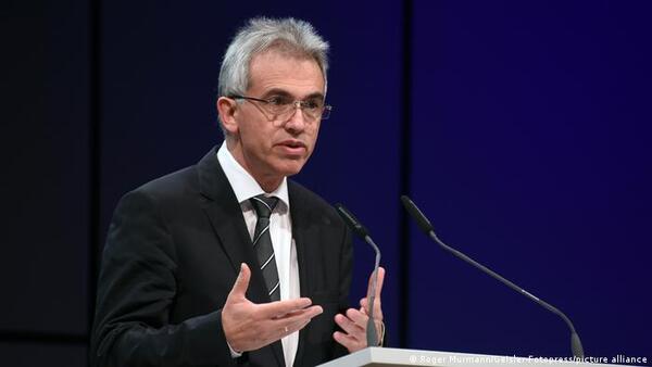 El controvertido alcalde de Frankfurt, destituido en referéndum