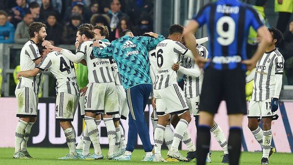 Juventus frena a Inter en Turín