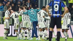 Juventus frena a Inter en Turín