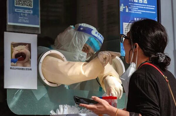 Covid-19: ciudad china de Cantón registra casi 2.000 infecciones e impone restricciones - Mundo - ABC Color