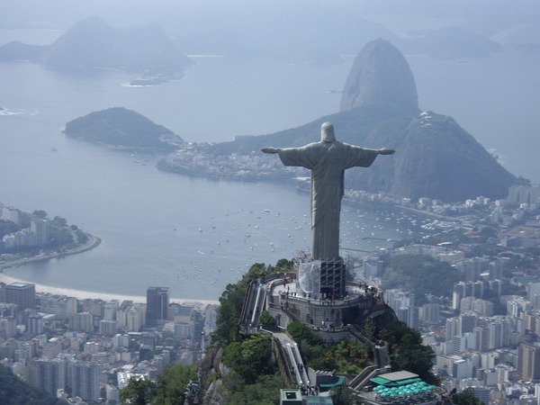La retracción de la economía brasileña en 2020 no fue la mayor en la historia - Revista PLUS