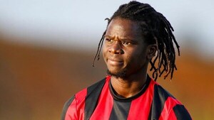 Diario HOY | Jugador se queja al árbitro de racismo y acaba expulsado