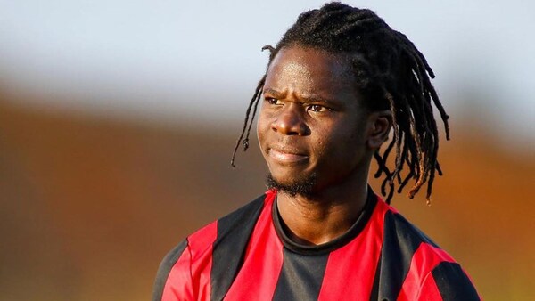 Diario HOY | Jugador se queja al árbitro de racismo y acaba expulsado