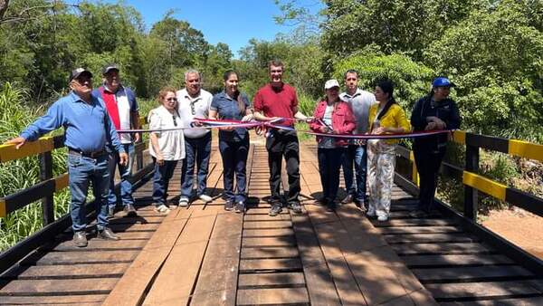Proceden a la inauguración de puentes refaccionados en las colonias Victoria Guazú y Victoria'i - Radio Imperio