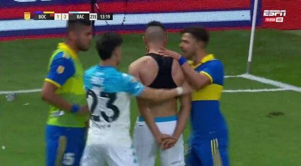 Crónica / [VIDEO] Óscar Romero le encaró a un pelotero de Racing ¡en pleno festejo!