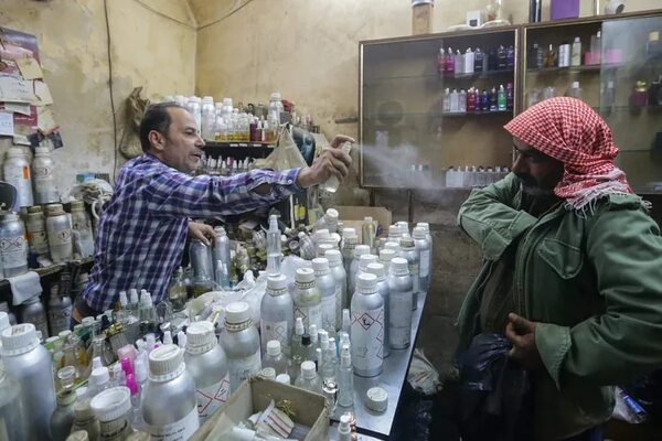En el viejo Damasco, un perfumista recrea las mejores y lujosas fragancias - Estilo de vida - ABC Color