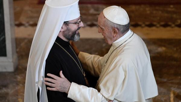 Francisco le transmitió su cercanía al pueblo ucraniano al líder de los católicos de Kiev - .::Agencia IP::.