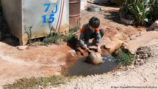 HRW acusa a Ankara de agravar crisis de agua durante brote de cólera en Siria