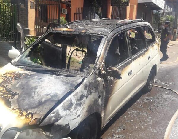 Vehículo se incendia