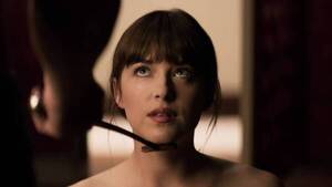 Crónica / [VIDEO] Actriz de "50 Sombras de Grey" causa zozobra en Argentina