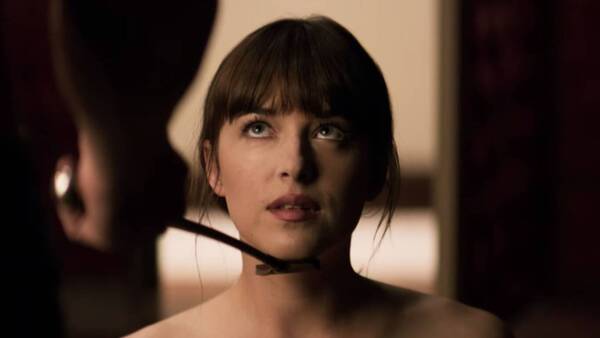 Crónica / [VIDEO] Actriz de "50 Sombras de Grey" causa zozobra en Argentina