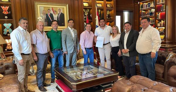 La Nación / Honor Colorado sigue sumando: concejal de Campo 9 se une sus filas