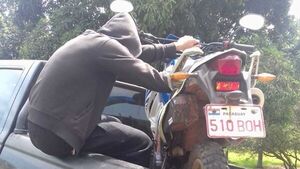 Su moto "se rindió", él no y le ofrecieron una nueva