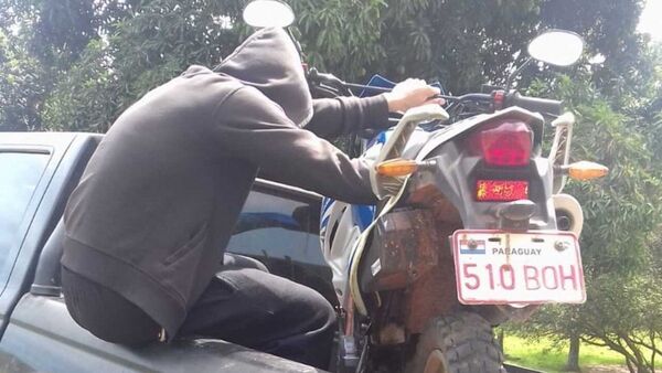 Su moto "se rindió", él no y le ofrecieron una nueva