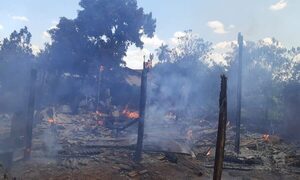 Incendio consume vivienda