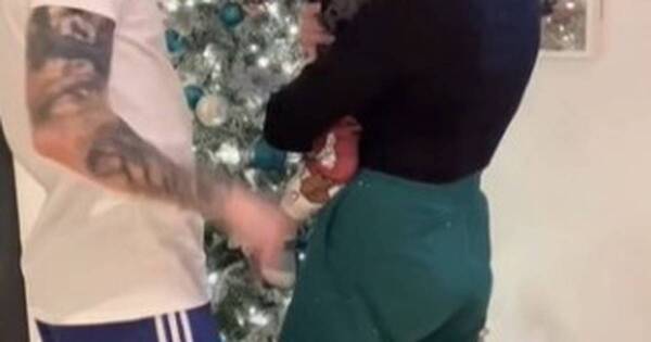 La Nación / Miguel Almirón y su familia ya prepararon el arbolito de Navidad