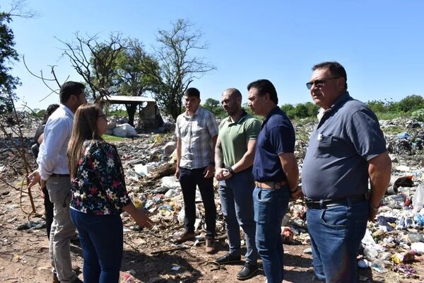Peleas de por medio, diputados verifican mal estado de obras de la Municipalidad de San Pedro de Ycuamandyyú - Política - ABC Color