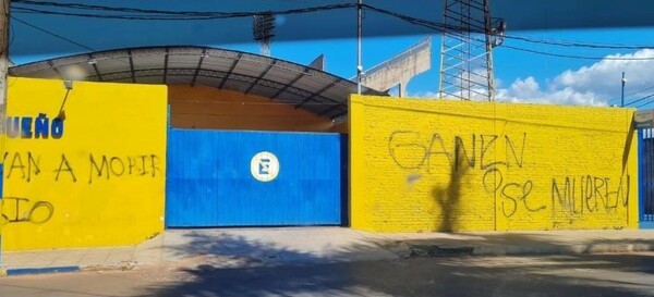 “Ganen o se mueren”, la repudiable amenaza a los jugadores de Luqueño | 1000 Noticias