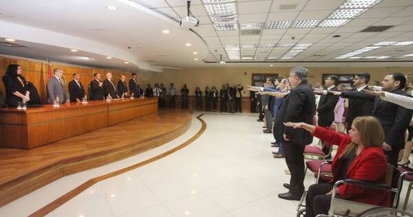 La Nación / Ministros de la Corte tomaron juramento a 78 magistrados judiciales