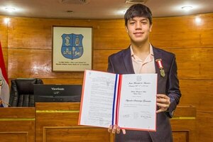 Otorgan Medalla Arsenio Erico a piloto del KCP