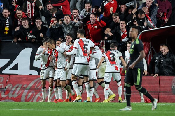 Real Madrid fue sorprendido por el Rayo Vallecano y deja la punta de LaLiga
